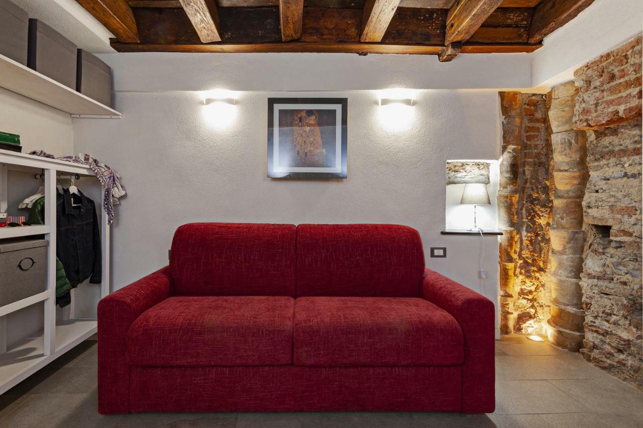 Wood And Stone Apartment In The Historical Center Генуя Экстерьер фото