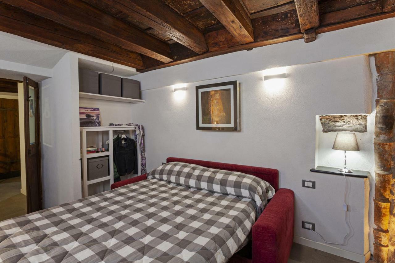Wood And Stone Apartment In The Historical Center Генуя Экстерьер фото
